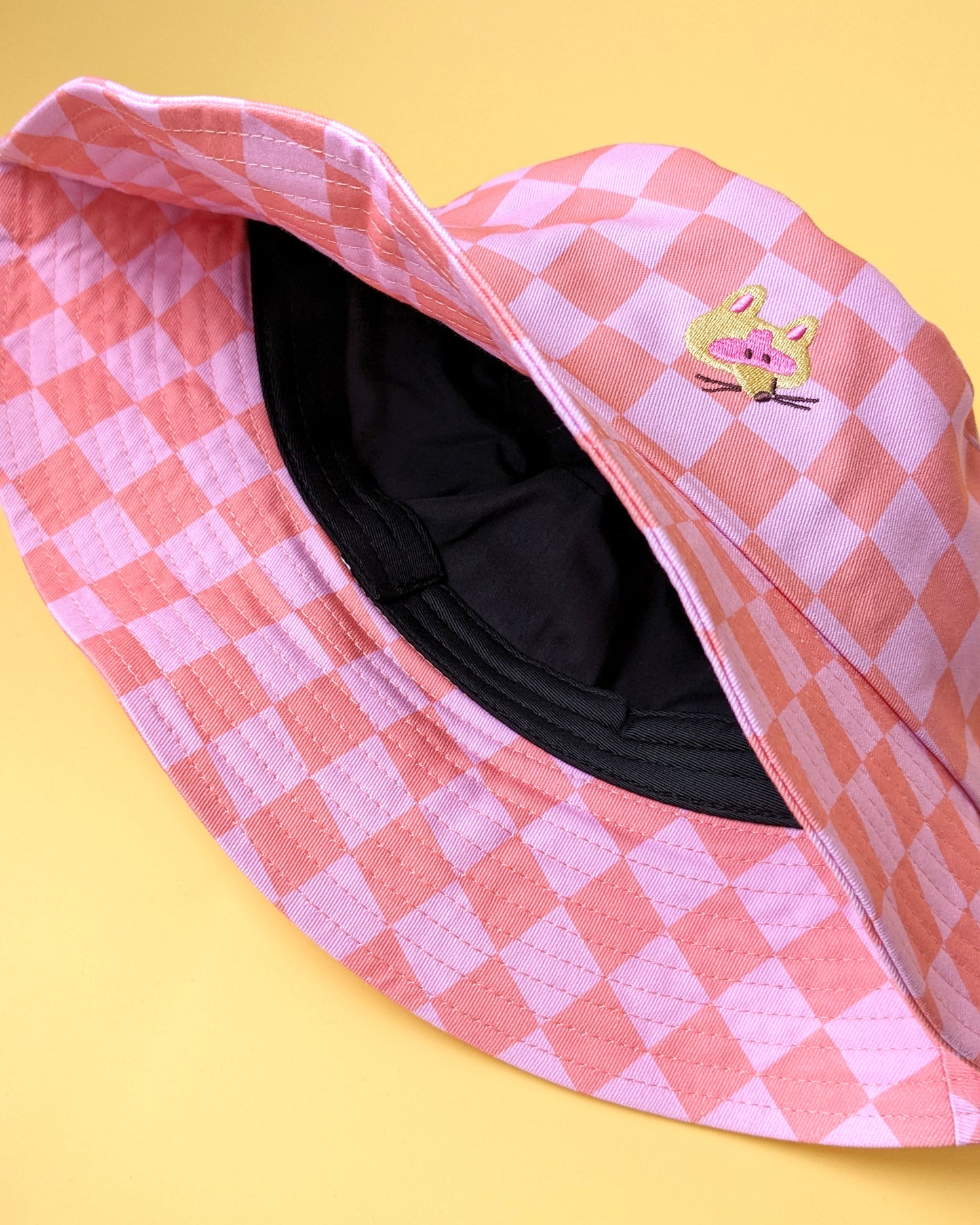Funky Raccoon - Checkered Bucket Hat