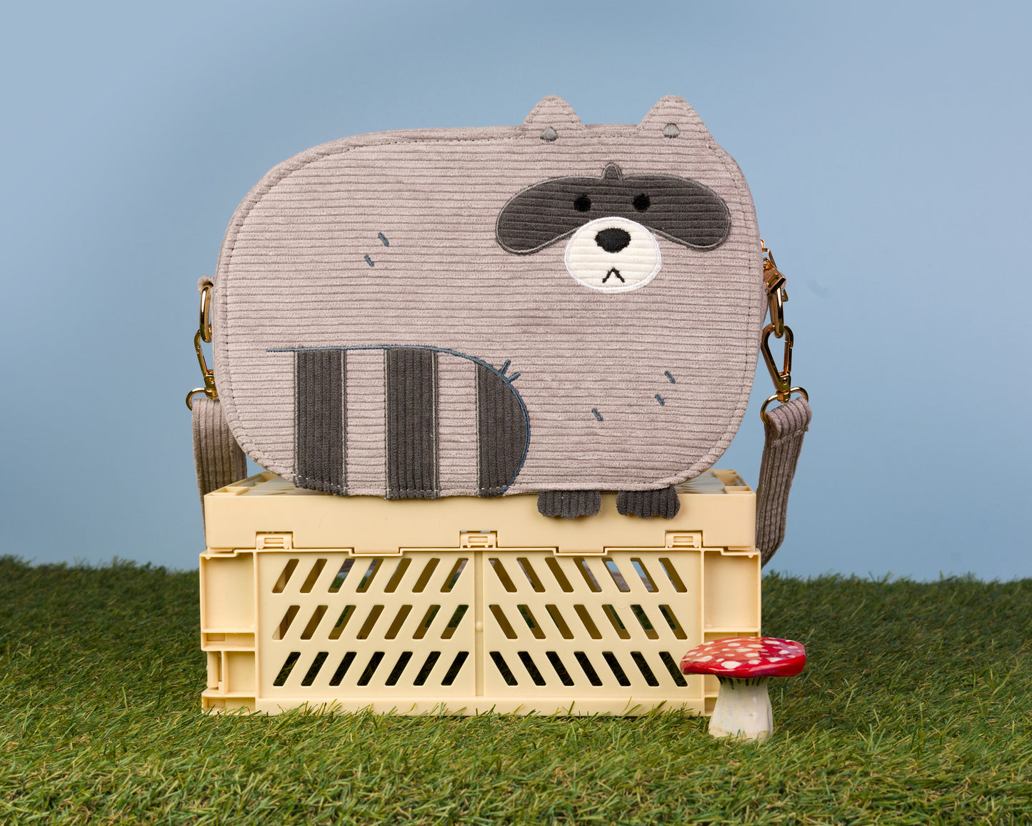 PREORDER Raccoon - Corduroy Crossbody bag